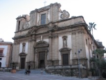 Ted's bike in front of typical church in Sicilia