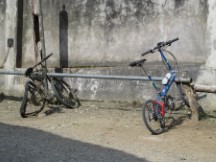 Free bike parking near trail to Pailondel Diablo waterfall