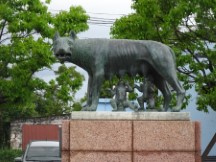 Sculpture of Romulus, Remus and the Capitoline Wolf in Uruguay.