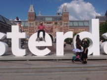 Amsterdam – Rijksmuseum – Look there is an R in the middle of Ted